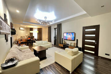 3-к квартира, 140 м², 3/7 эт.