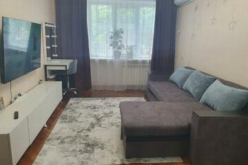 2-к квартира, 40 м², 1/5 эт.